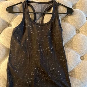🚫 SOLD Black lulu swiftly tank size 6. Great condition